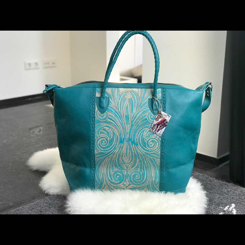 BNWT Tooled Leather Weekender & Clutch Set - Picture 4 of 6